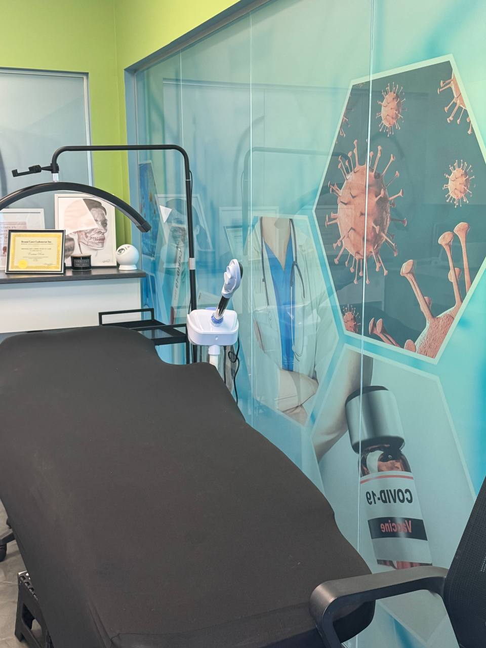 Venus Clinic treatment room in Laval